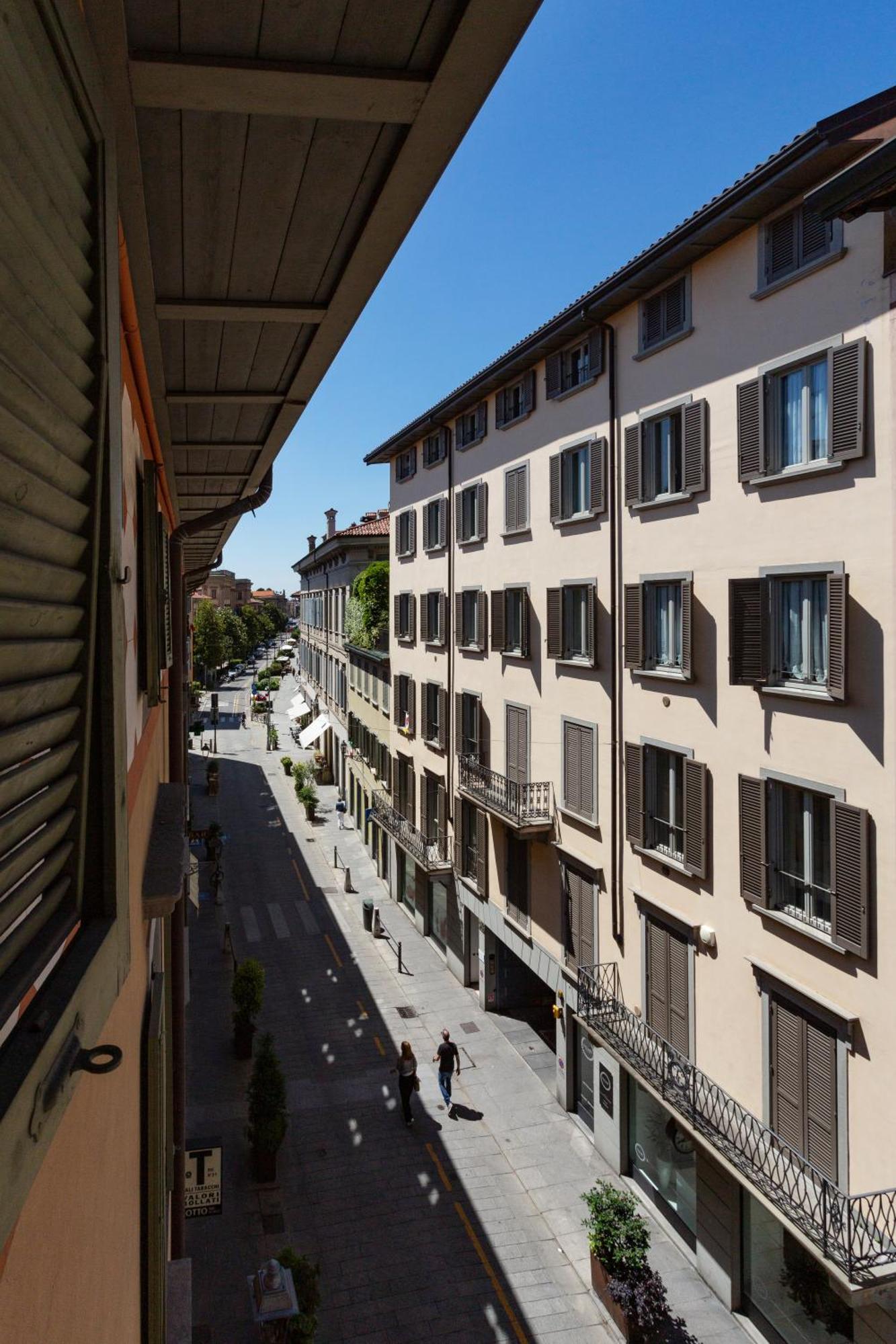 La Castellana Apartment Bergamo Luaran gambar