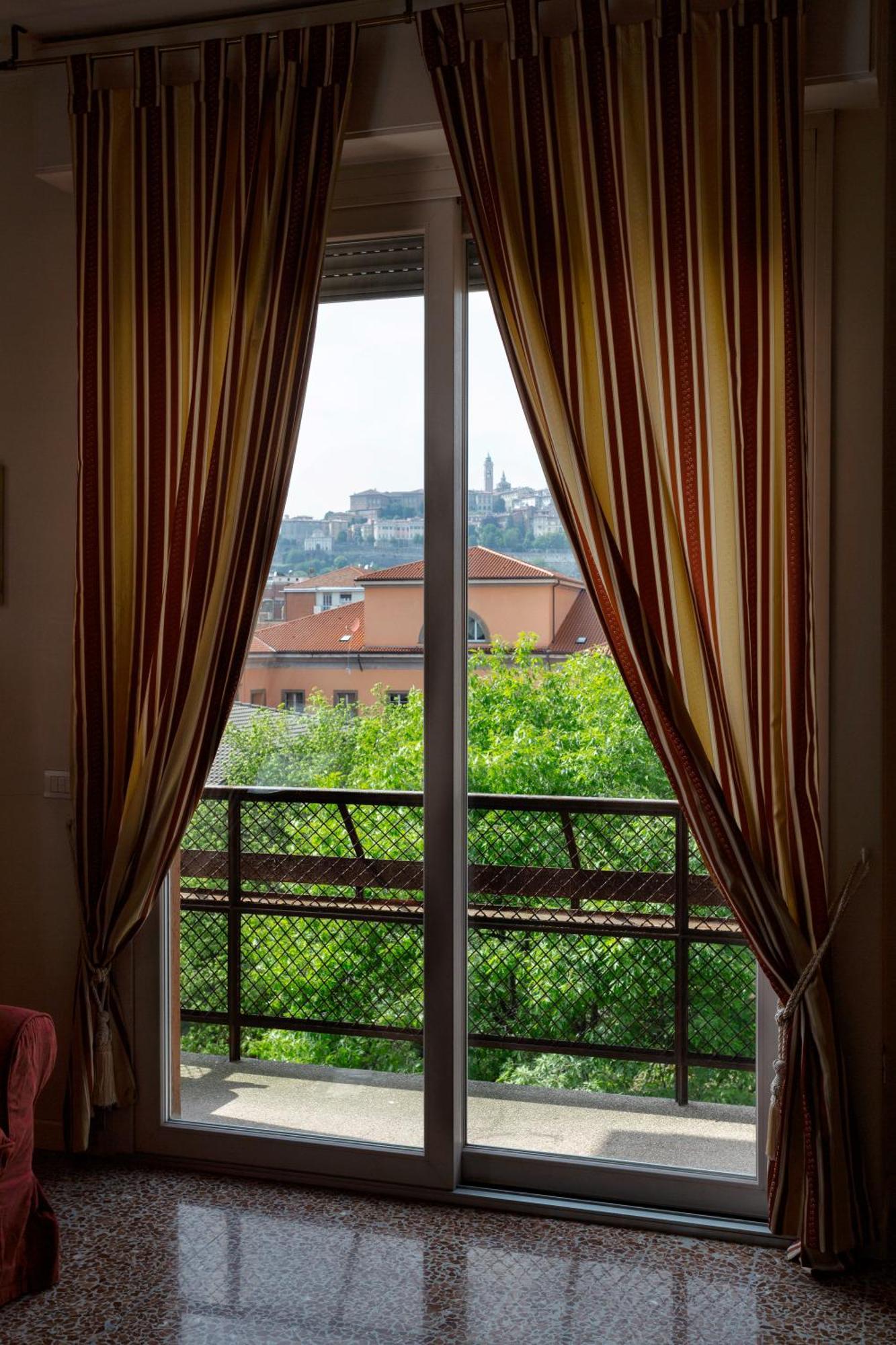 La Castellana Apartment Bergamo Luaran gambar
